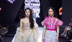 Bella Vũ khoe tài chơi đàn piano và catwalk trong Tuần lễ thời trang Việt Nam 2023