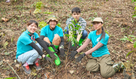 MC Lê Phước Tài: “Làm thiện nguyện với H'Hen Niê, tôi thích sự chân thành, giản dị của cô ấy”