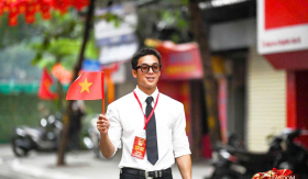 “Nam thần khẩu trang” Hưng Nguyễn gây chú ý tại buổi tổng hợp luyện diễu hành 2/9