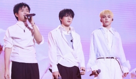 Long Hoàng, Đức Duy, Phúc Nguyên khoe trọn kỹ năng vocal với bản remake hit quốc dân “Khóc cùng em”