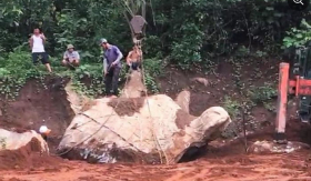 Xôn xao người đàn ông phát hiện tảng đá hình rùa lúc đào móng làm nhà, có người trả mua với giá 1 tỷ đồng?