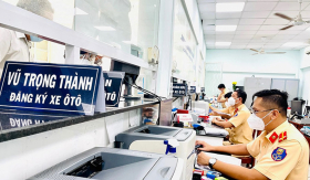 Từ 15/8, người dân không đổi biển xe cũ sang biển số định danh có bị phạt không? Thủ tục cần chú ý điều gì?