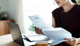 Cô gái đều đặn gửi bố mẹ 32 triệu mỗi tháng vẫn bị nói 'tệ bạc', sự thật phía sau khiến nhiều người tranh luận