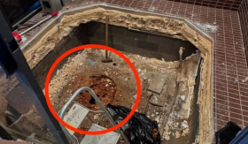 Cải tạo ngôi nhà cổ trăm tuổi, đôi vợ chồng phát hiện bí mật ngay dưới chân, clip 'thám hiểm' khiến ai cũng hồi hộp