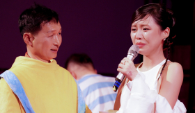 Han Sara khóc nức nở khi bố ruột bất ngờ từ Hàn Quốc đến Việt Nam