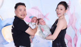 Diễn viên Phương Oanh khoe dáng bên Shark Bình trong tiệc đầy tháng 2 con sinh đôi