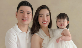 Hoa hậu Đỗ Mỹ Linh khoe con gái 1 tuổi giống bố như đúc, được đặt tên vô cùng ý nghĩa