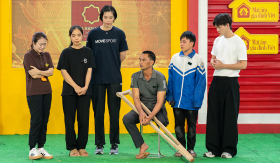 Nghẹn lòng hình ảnh người đàn ông mất một chân vẫn ngày ngày mưu sinh nuôi con
