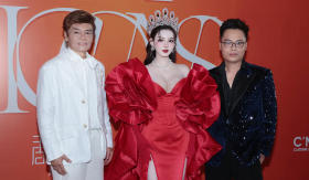 Nàng thơ xuất hiện rực rỡ trong show thời trang của NTK Nguyễn Minh Tuấn tại Bắc Kinh