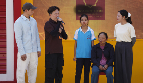 Đại Nghĩa bật khóc trước cô bé thiếu thốn tình cảm vì mất cha khi chưa ra đời, mẹ bỏ đi khi 6 tháng tuổi