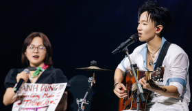 Hoàng Dũng thăng hoa trong màn trình diễn liên tục 3,5 giờ trong concert “Xoay Tròn”