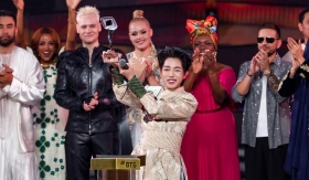 Đức Phúc tung phim tài liệu hậu trường Intervision 2025: Tiết lộ sự cố suýt cháy áo và những lần bật khóc vì áp lực