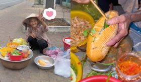 Cụ bà 86 tuổi bán 'bánh mì rẻ nhất Việt Nam' chỉ 5 nghìn, mua nhiều không bán vì dành phần cho công nhân nghèo