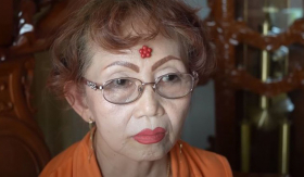 Độc lạ: Người phụ nữ ở Bình Dương nổi bông mai đỏ trên trán, đi bác sĩ điều trị nhưng thất bại