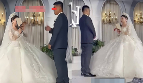 Hy hữu: Cô dâu đọc nhầm tên chú rể trong đám cưới, hành động 'chữa cháy' của chồng được khen ngợi
