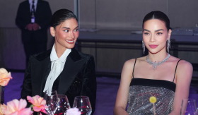 Hồ Ngọc Hà đeo trang sức 20 tỷ, bay sang Thái Lan hội ngộ Hoa hậu Hoàn vũ Pia Wurtzbach sau 6 năm