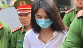 Sáng 2/2, Ngọc Trinh chính thức lộ diện ở phiên toà xét xử