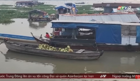 Du khách ngắm mặt trời mọc và ăn sáng trên chợ nổi Long Xuyên
