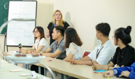 Lối đi riêng của Gen Z học Ngôn ngữ Anh: Chơi hết mình để tăng trình ngoại ngữ