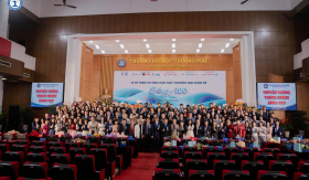 Bằng khen Bộ Giáo dục & Đào tạo trao tặng hành trình 20 năm tiên phong đào tạo Thương mại điện tử