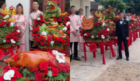 Choáng trước mâm tráp xa hoa của cô dâu Bắc Giang, phải dùng kiệu đỡ kín cả đoạn đường dài