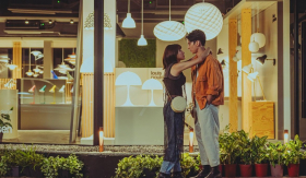 Loạt phim lãng mạn mới đổ bộ Netflix: 10 chuyện tình hiện đại khó đoán sẽ chính thức phát hành