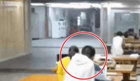 Rò rỉ video quay cảnh tượng lúc nửa đêm ở trường đại học top đầu, netizen cũng xấu hổ khi xem xong?