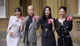 BLACKPINK được hưởng những đặc quyền gì khi nhận huân chương từ vua của Vương quốc Anh?