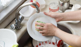 4 sai lầm khi rửa chén vô tình khiến đưa chất độc gây ung thư vào cơ thể mà không hay biết