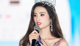 Hoa hậu Ý Nhi tháo bỏ 2 danh hiệu trên MXH giữa loạt ồn ào