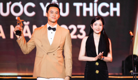 Vũ Linh nhận giải thưởng Người mẫu được yêu thích nhất năm