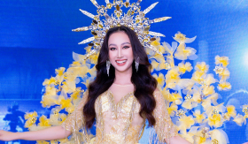 Hoa hậu Đoàn Hồng Trang đấu giá thành công đầm dạ hội của NTK với mức giá 170 triệu để gây quỹ từ thiện