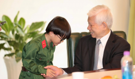 “Em bé chất' xúc động khi được biểu diễn tại Hội trường Thống Nhất