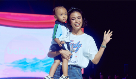 Mâu Thuỷ kể chuyện tuổi thơ, mở màn cho thời trang Cosmo The Show