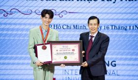 NTK Nguyễn Minh Công nhận bằng xác lập Kỷ lục Việt Nam
