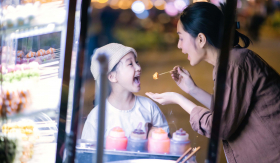 Duyên Quỳnh thấy hình ảnh cơ cực của chính mình trong MV về mẹ “Sau này con sẽ tự mình”