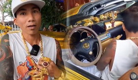 Xôn xao “cậu cả” miền Tây khoe xế hộp mạ vàng, trên người đeo ít nhất… 50 cây vàng
