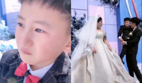 Cậu bé mắt rơm rớm, mếu máo trong đám cưới anh trai khiến nhiều người ngạc nhiên 'Anh trai lấy vợ mà em xúc động thế?'