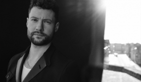 Hoàng tử tình ca Calum Scott “đánh úp” fan bằng single mới cực lãng mạn mang tên 'Biblical'