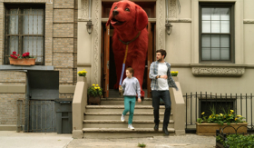 Phim về chú chó đỏ khổng lồ nổi tiếng thế giới tung trailer đáng yêu đến “tan chảy”