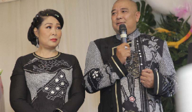Ông xã Hồng Vân an ủi vợ: 'Thương em ở cái nết, lão già này và đại gia đình luôn tin tưởng, bên cạnh suốt cuộc đời'
