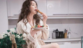 Fan sợ 'quá tuổi' nên thúc giục kết hôn, Lý Nhã Kỳ đưa ra lý lẽ: 'Không phải cứ lấy chồng là hạnh phúc'