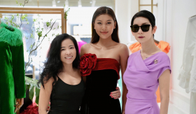 Thạch Thu Thảo mặt mộc thử trang phục của Hà Linh Thư
