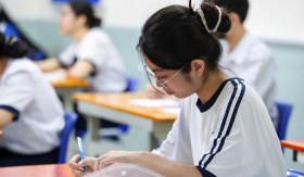 Vì sao điểm sàn nhiều trường ĐH giảm sâu?