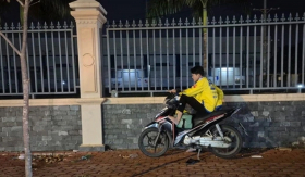 Những 'cuốc nổ' ngày càng ít đi, tài xế công nghệ chuyển sang bán trái cây online