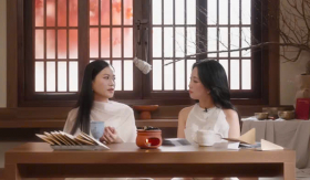 Lâm Vỹ Dạ: Khi người ôm cả thế giới cũng cần một cái ôm đủ chở che