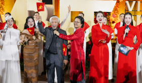 Dàn Hoa - Á hậu, thí sinh Miss Grand Vietnam 2025 diện áo dài hát mừng Quốc khánh 2/9 tại show thời trang