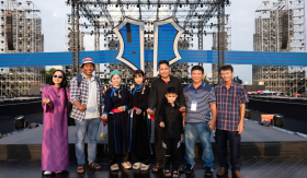 Chủ nhà “Gia đình haha” đã có mặt tại buổi tổng duyệt Encore: Những cái ôm xúc động hơn ngàn lời nói