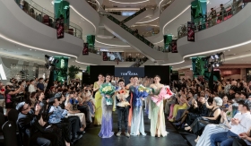 Á hậu Hoàng Nhung nói lý do làm vedette cho show diễn của NTK Tom Kara