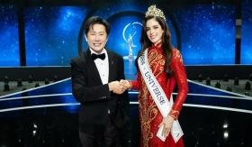 Ông Nawat kiện tân Hoa hậu Hoàn vũ Fatima Bosch